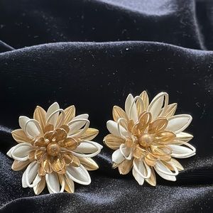 Vintage Sarah Cov. Clip on Water Lilly Earrings